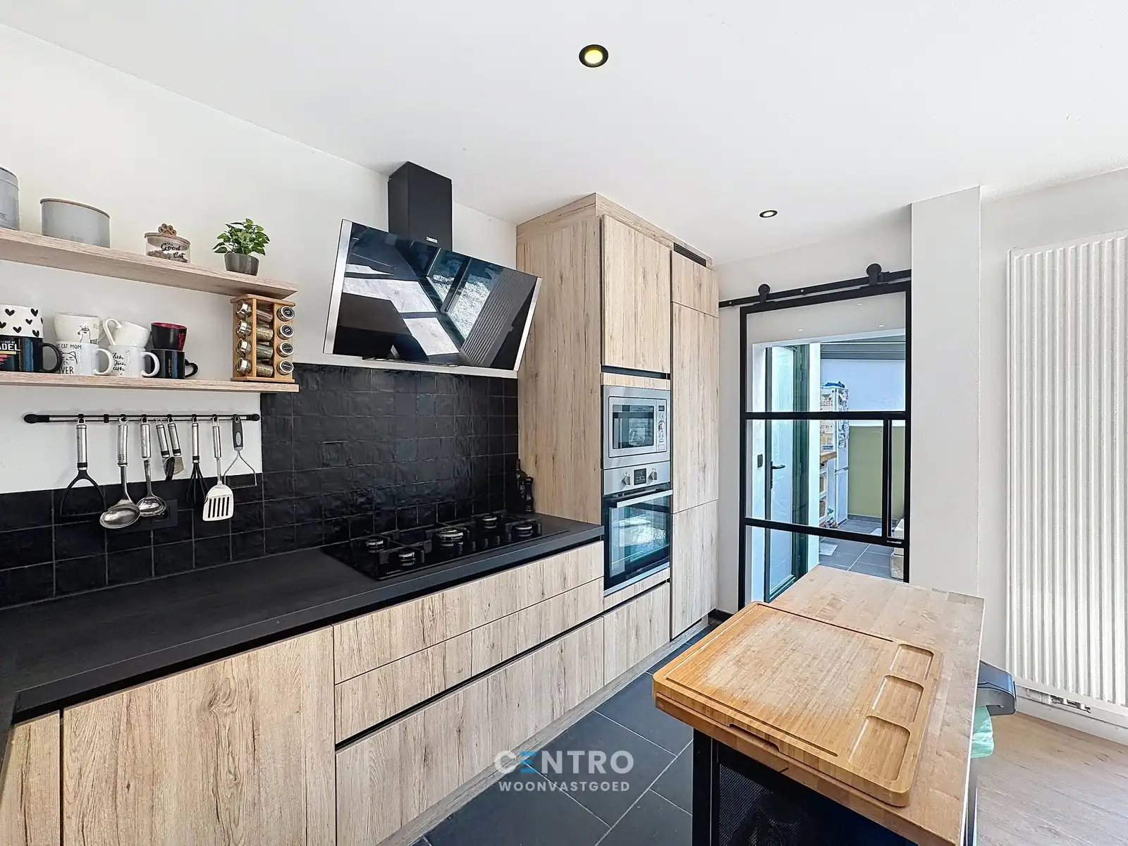 Recent (°2022) gerenoveerde woning met 4 slpks én ZUIDgerichte tuin! foto 8