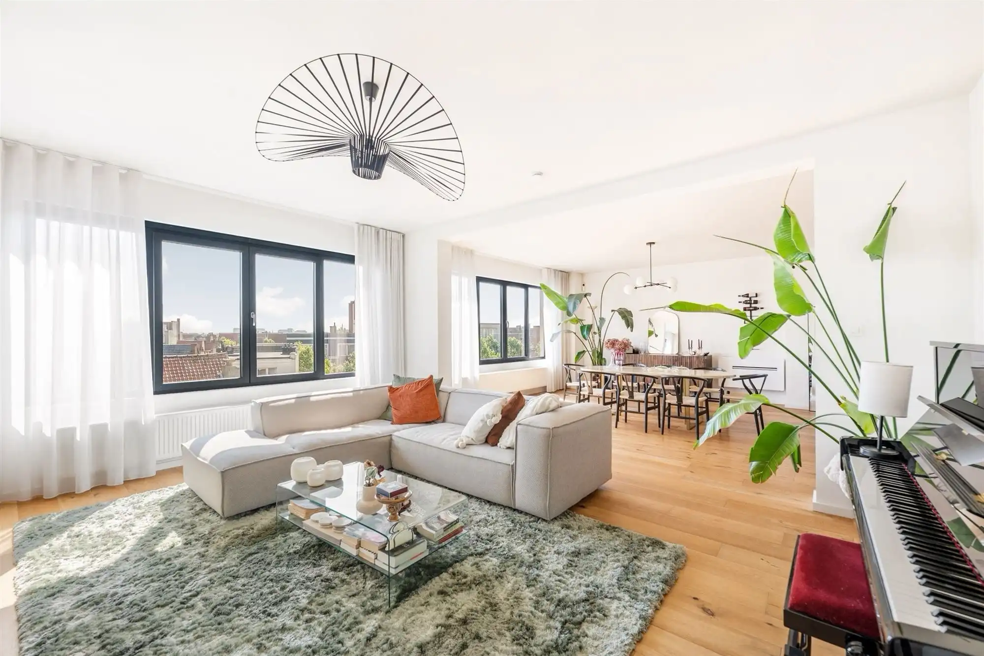 Ruim gemeubeld dakappartement met 3 slk's en terras foto 2