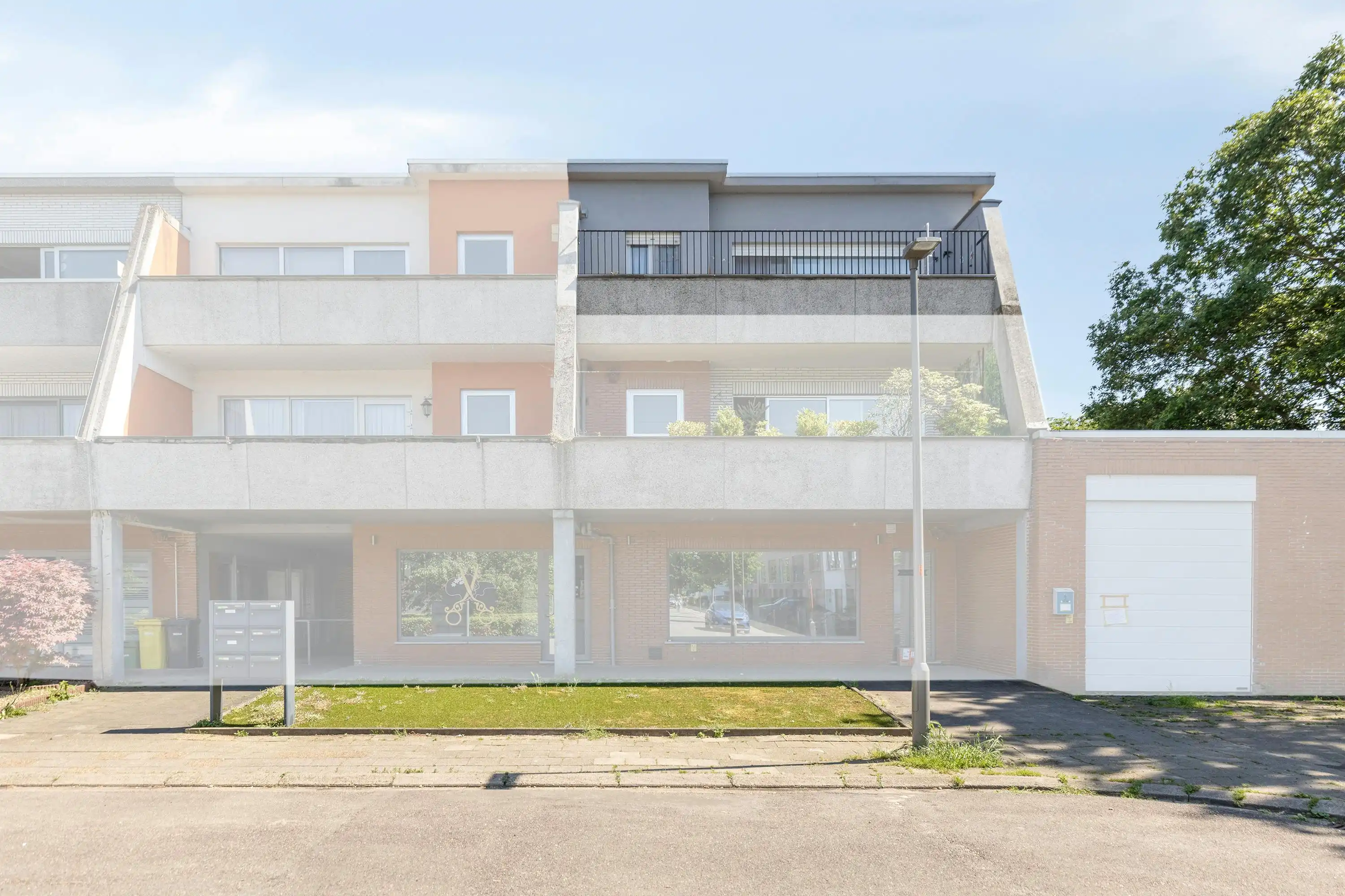 Appartement met garage en 3 slaapkamers te koop in Hoevenen! foto 2