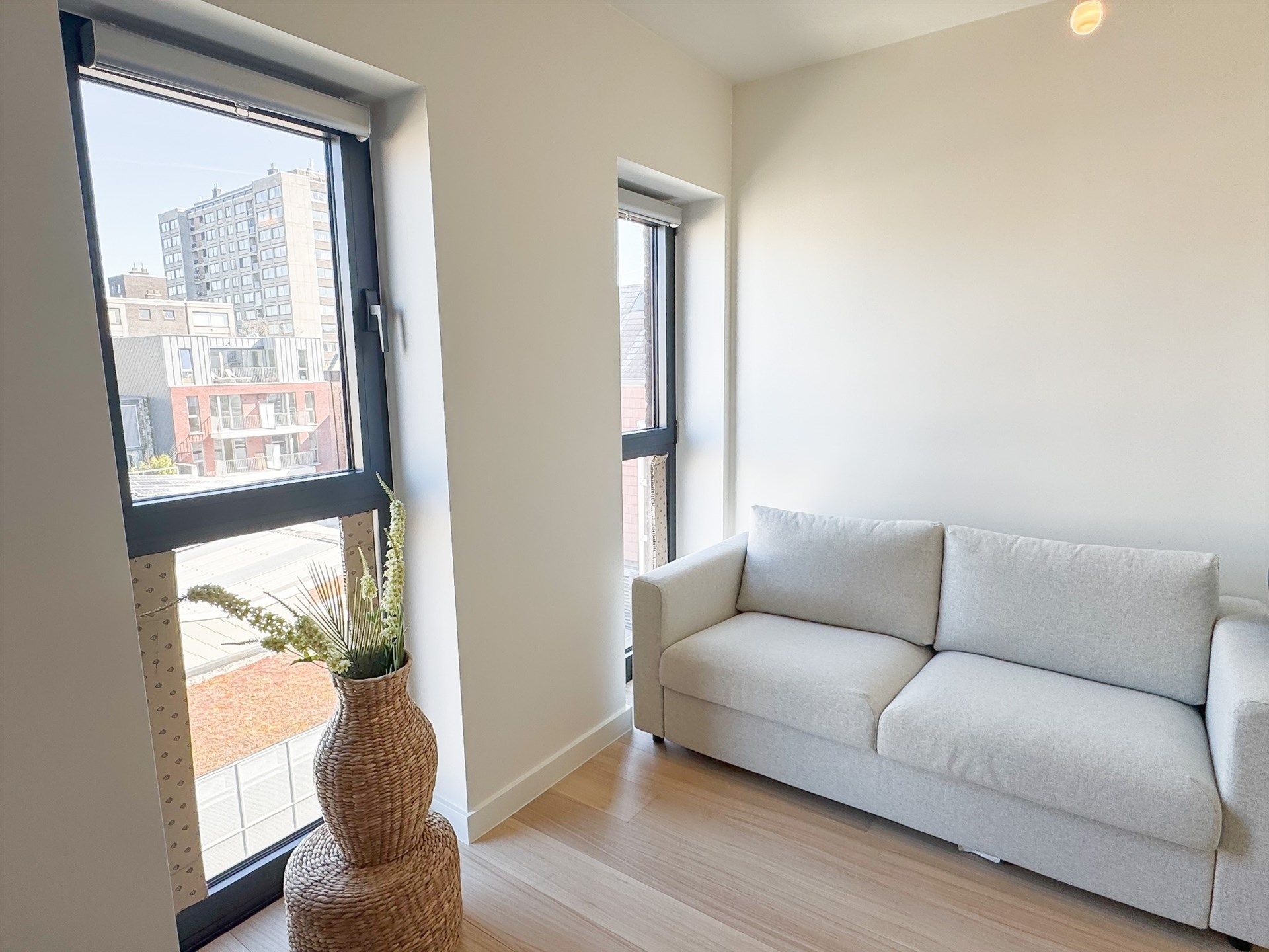Lichtrijk nieuwbouw appartement met terras en garageplaats foto 8