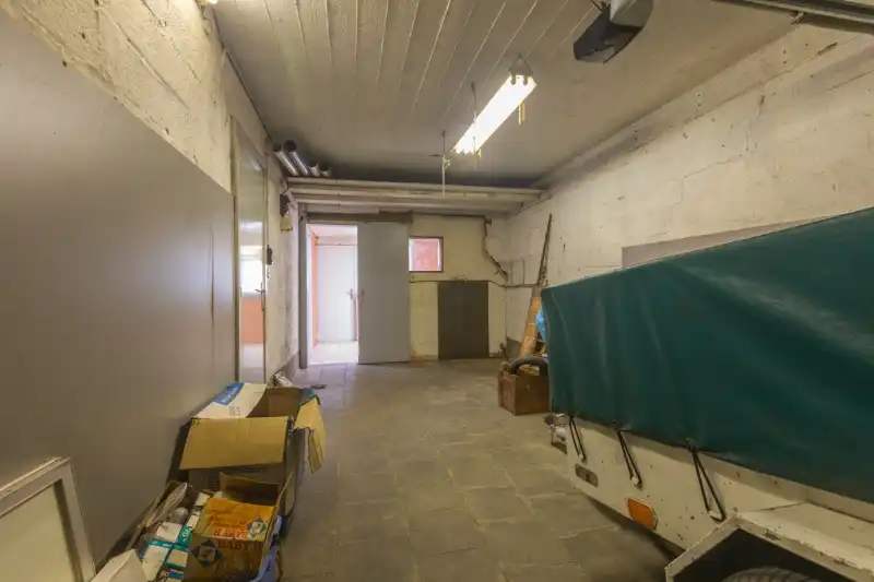 Rustig gelegen, ruime te renoveren woning met 4 slaapkamers, tuin en garage op 262m2 . foto 9