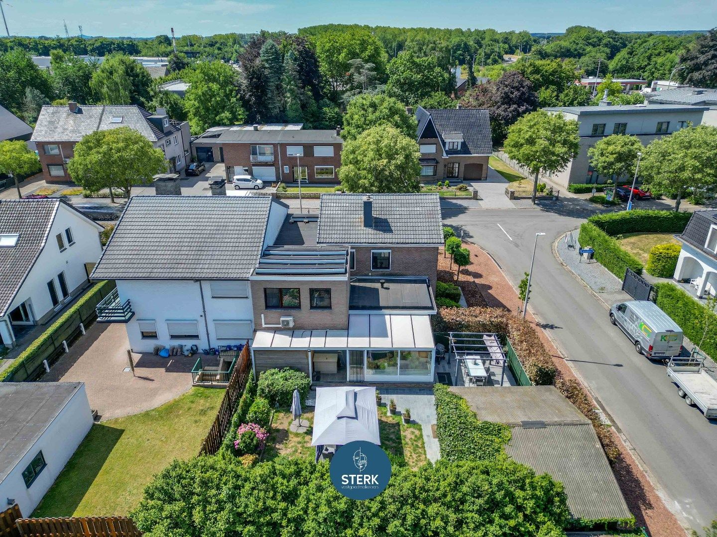 RUIME WONING MET COMMERCIËLE RUIMTE OP EEN CENTRALE LIGGING TE MAASMECHELEN !  foto 4