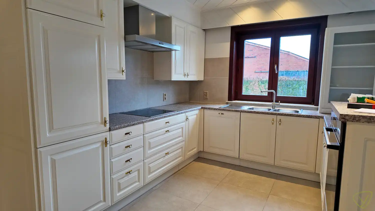 Ruime alleenstaande woning in fermettestijl op landelijke ligging te Zomergem! foto 7