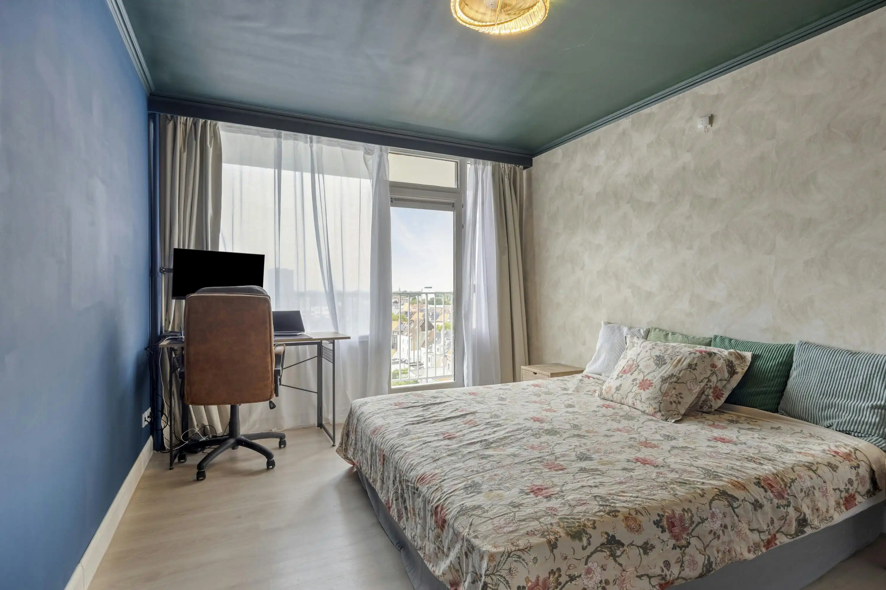 Mooi en lichtrijk appartement hoog boven Gent foto 20