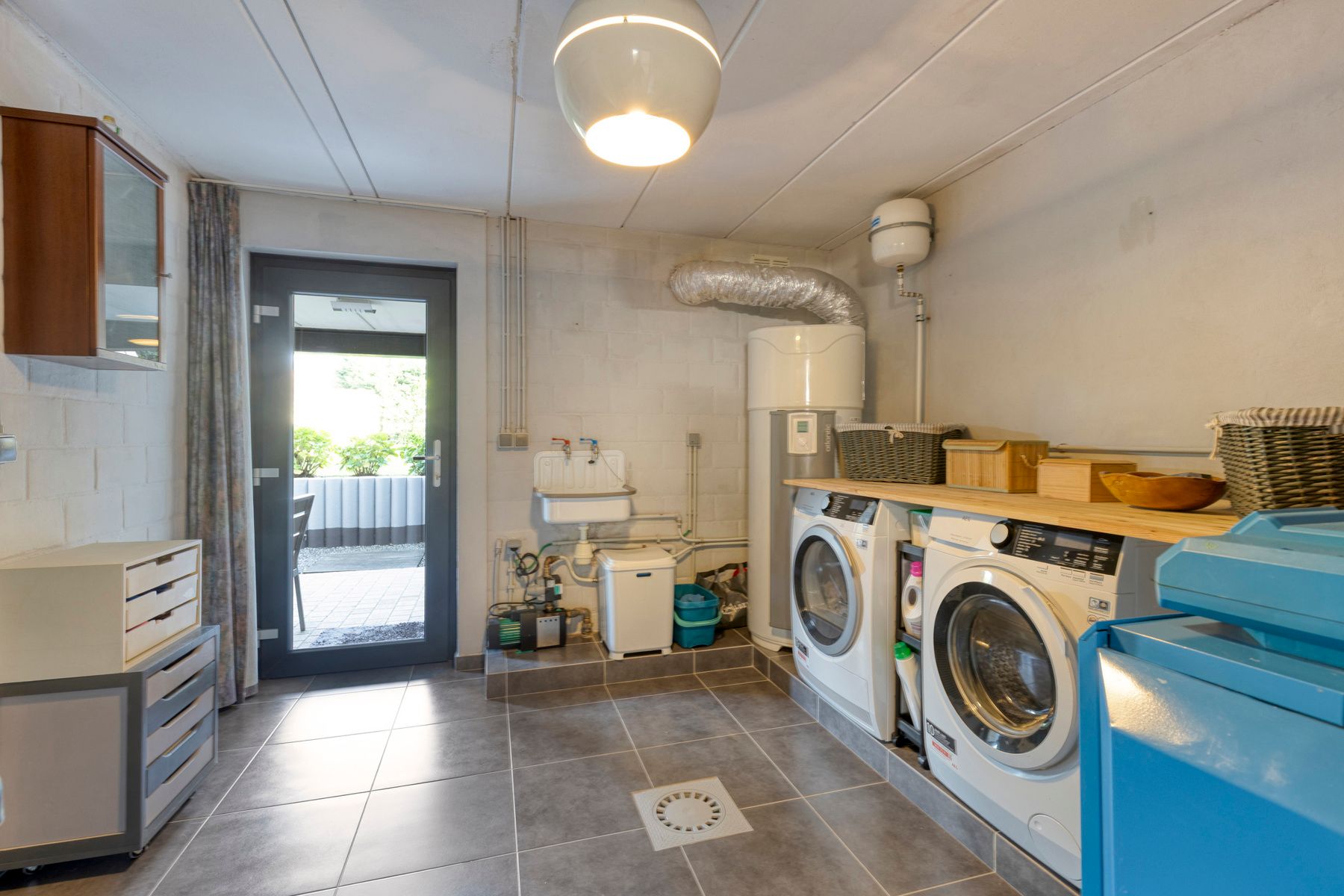 Ruime woning met 4 slaapkamers, garage en tuin foto 19