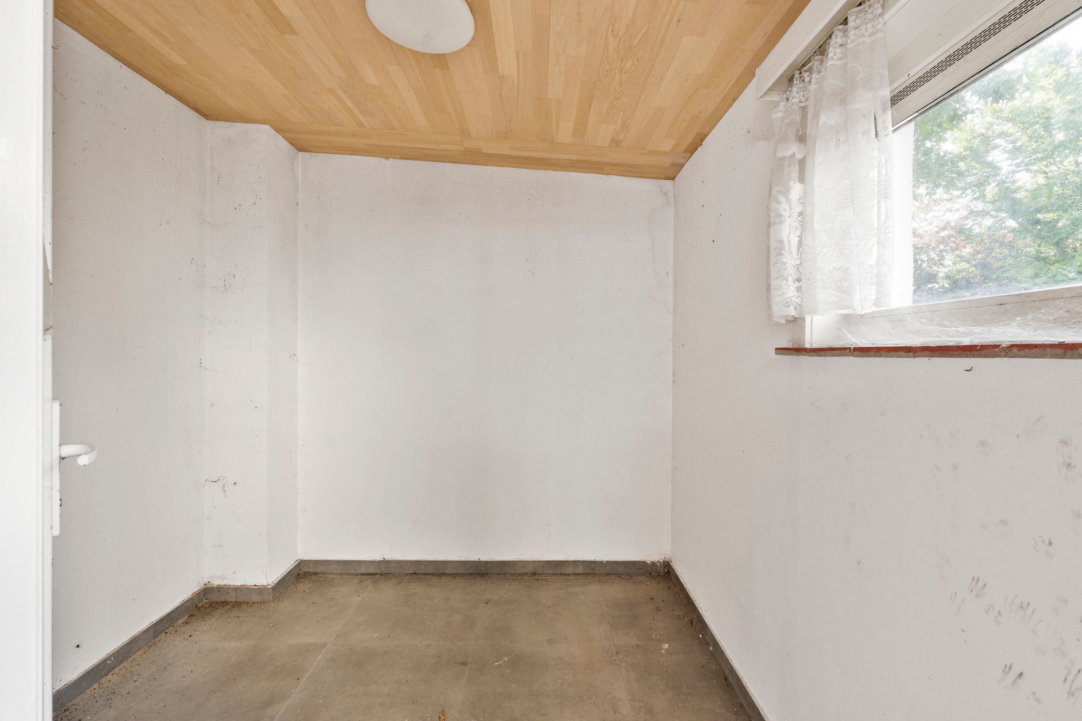 Volledig GERENOVEERDE woning met ZONNIGE TUIN en 3 SLK foto 12