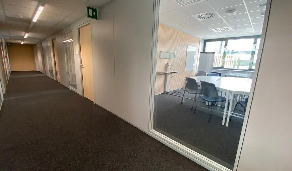 Vernieuwde kantoren te huur op toplocatie in Zwijnaarde foto 10