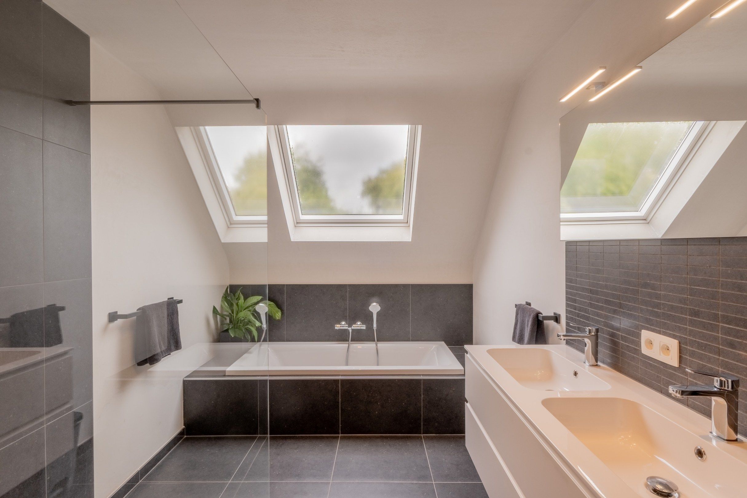 Stijlvolle en energiezuinige woning te Moerkerke  foto 13
