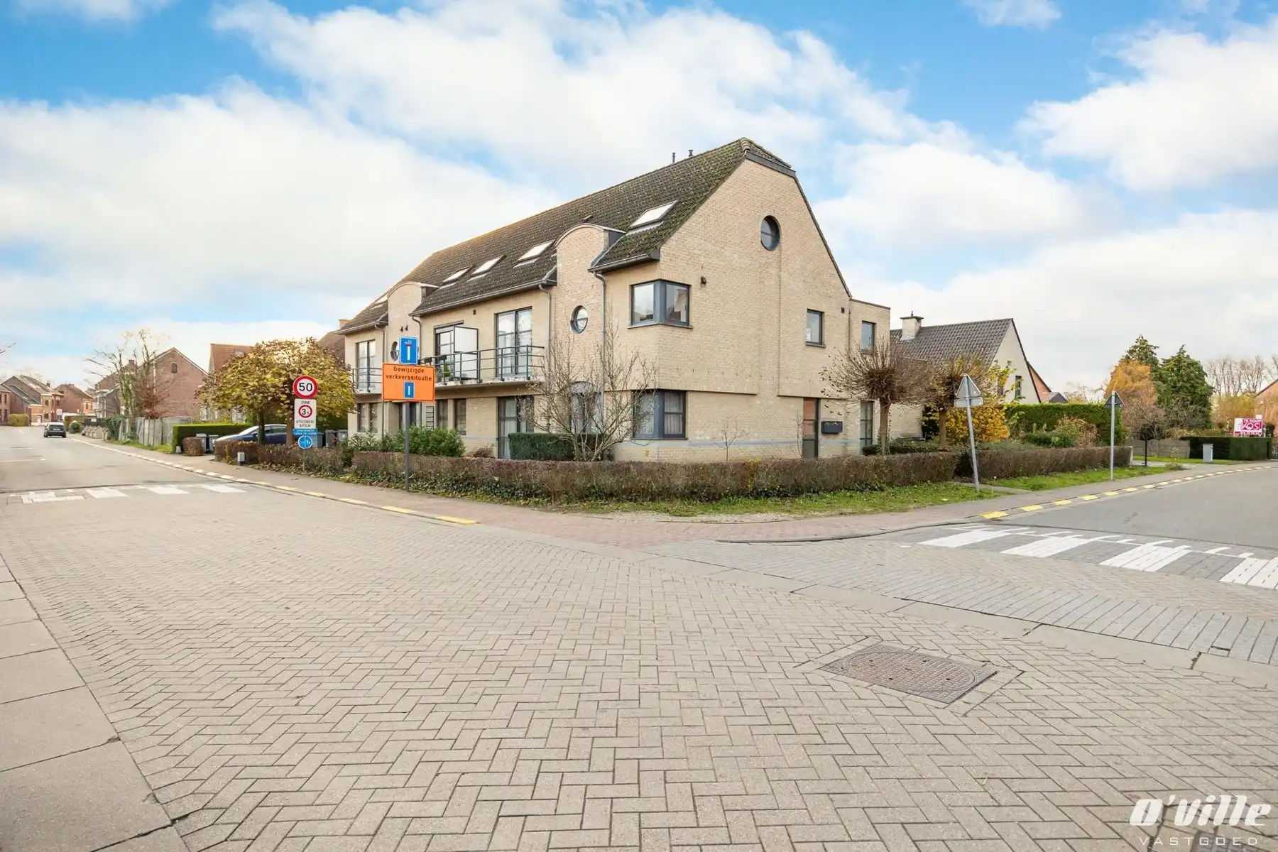 Stijlvol appartement modern, comfortabel met garage en kelder foto {{pictureIndex}}