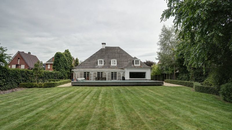 Tijdloze villa van 506m² met bureel-praktijkruimte 50m² met aparte inkomhal op 21 are met openluchtzwembad foto 24