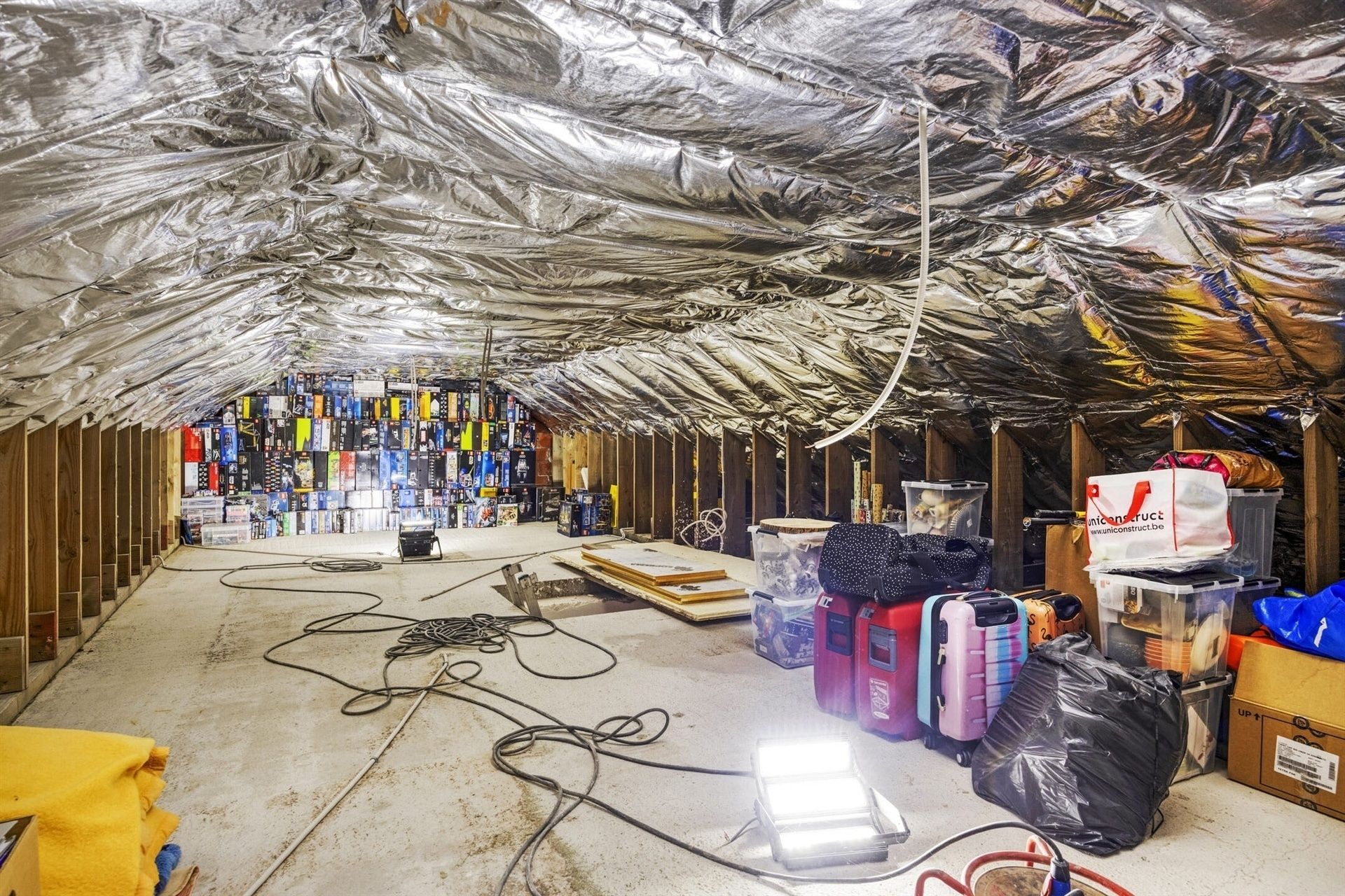 Volledige gerenoveerde woning met loods foto 33