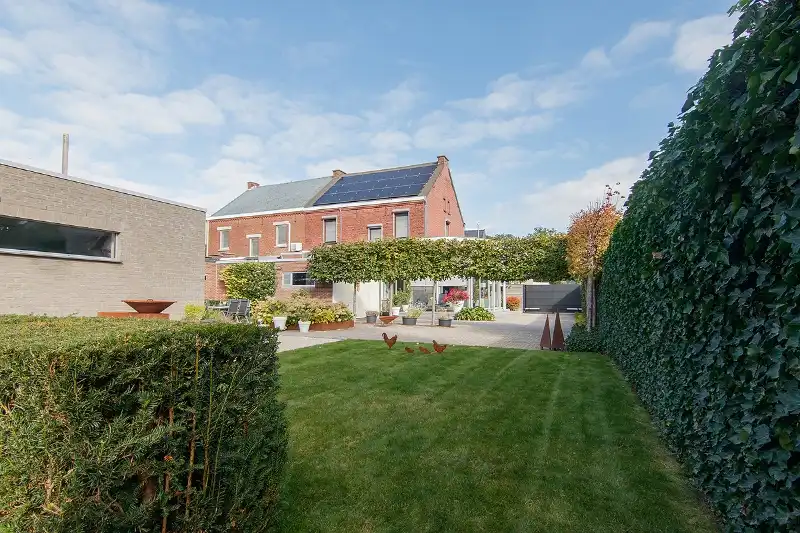 Knap afgewerkte, energiezuinige en ruime woning met vier slaapkamers, guesthouse/praktijkruimte op een centrale (maar toch bosrijke!) locatie te As foto 50