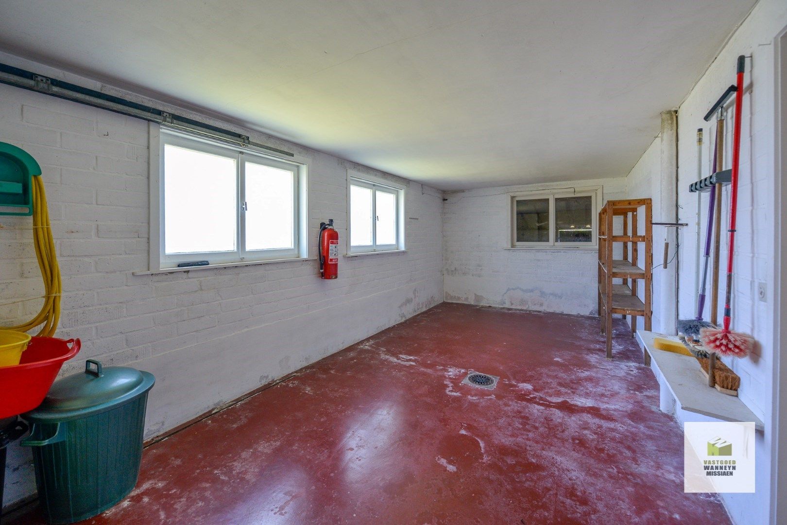Ruime te renoveren villa met 4 slaapkamers en loods op 1696m2 te centrum Wingene foto 16