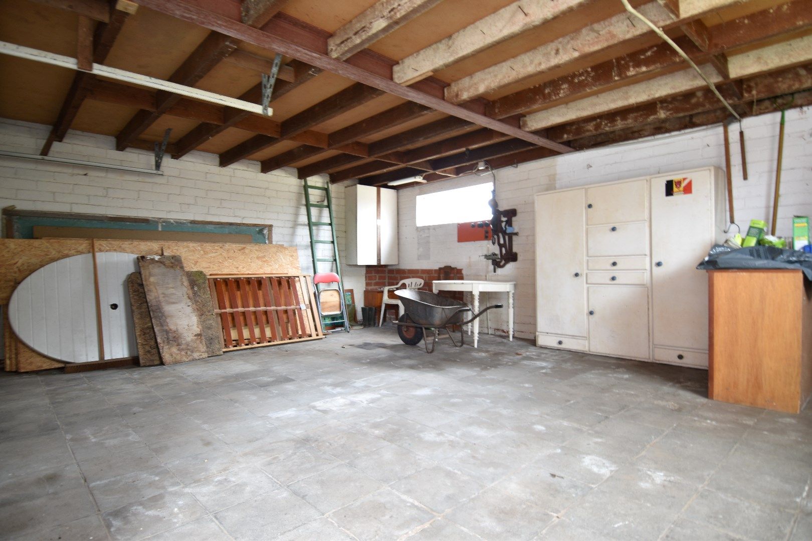 Gezinswoning op een perceel van 1244 m² met 4 slaapkamers, zonnige tuin en dubbele garage te koop in Ooigem/Wielsbeke foto 11