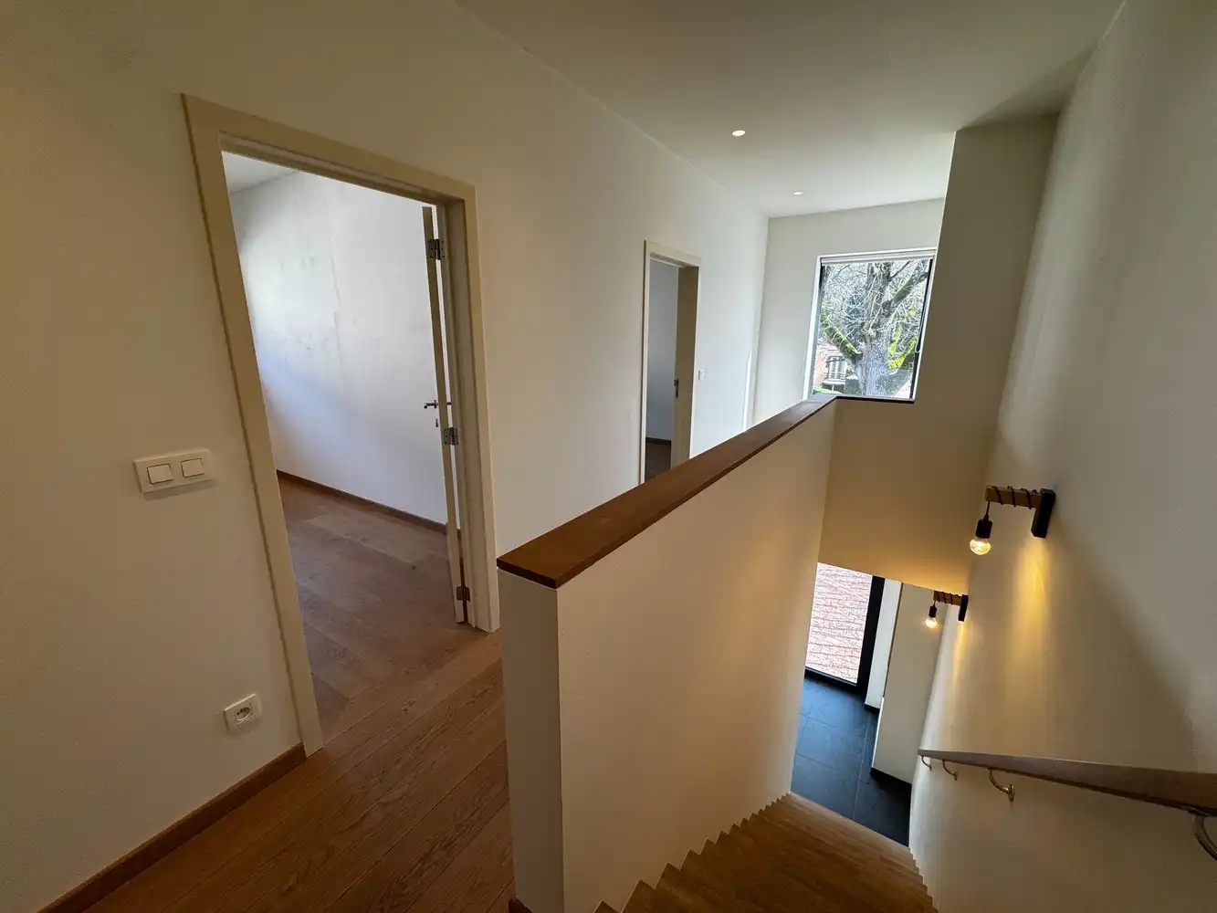 Architecturale woning met unieke split-level leefruimte in het groene Wiemesmeer foto 8