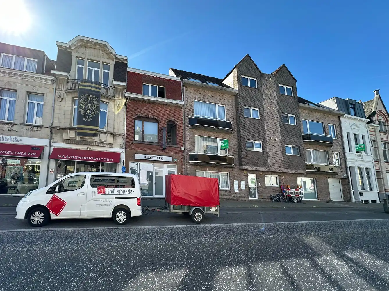 Instapklaar drie slaapkamer appartement met terras in Wijnegem foto 13
