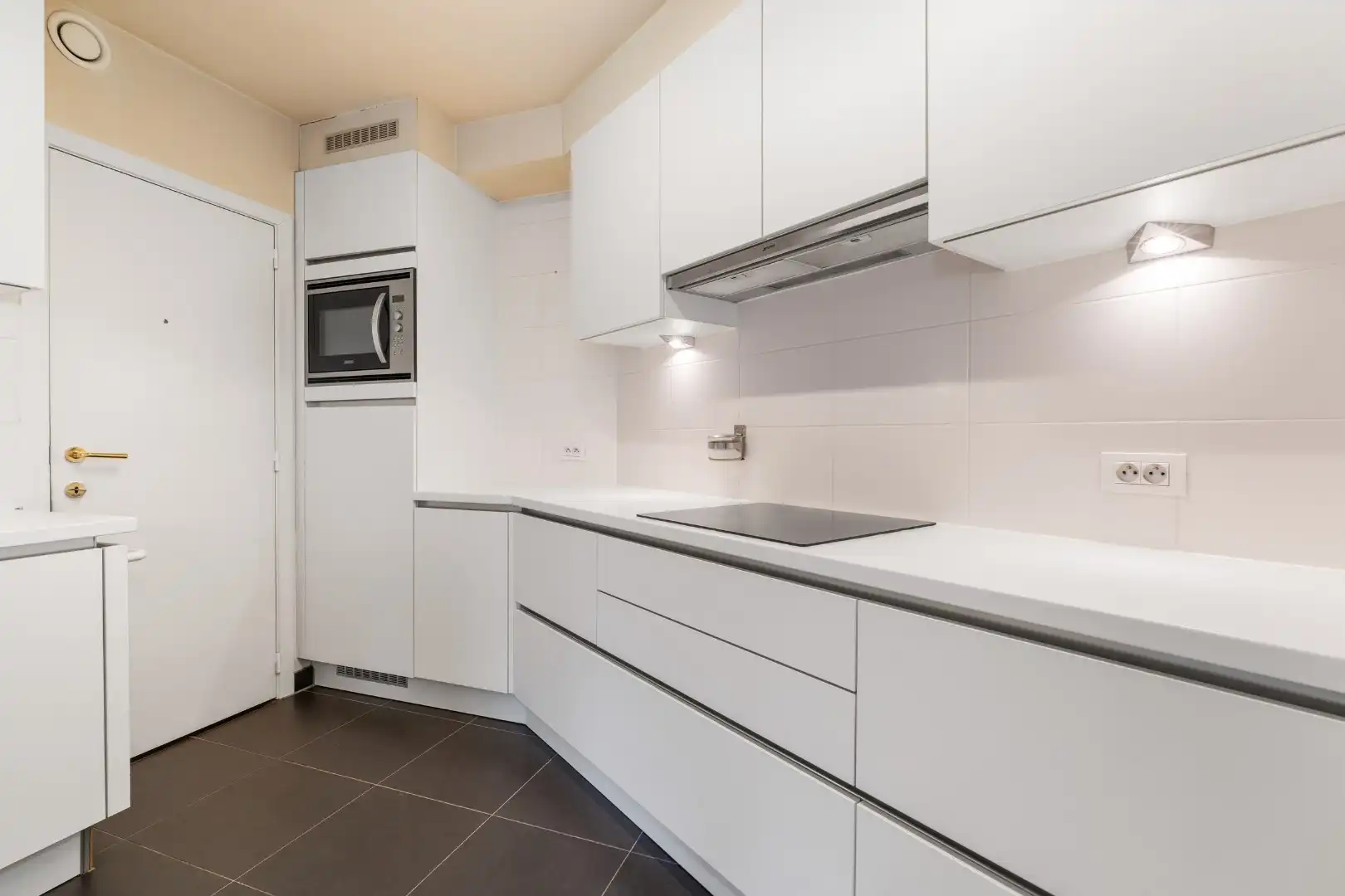 Recent duplex-appartement te huur in Gent (Mariakerke) – ruim, lichtrijk en kwalitatief afgewerkt foto 6