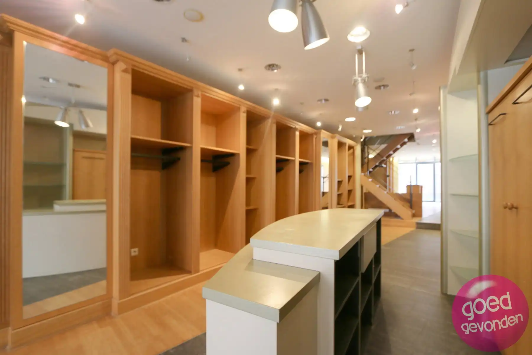 HANDELSHUIS - VEEL PASSAGE - INSTAPKLAAR - 2 à 3 SLK - KOER foto 9