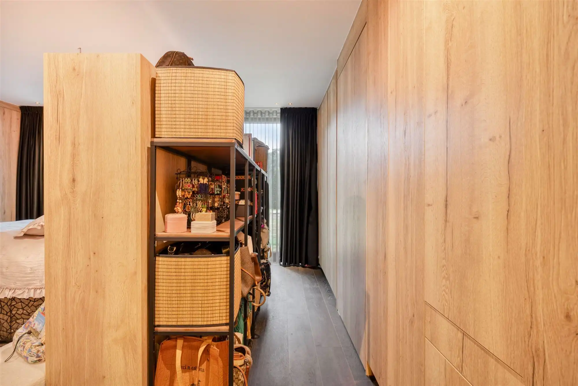 Knappe duo-villa op 8.843 m² in villawijk aan NL-grens. foto 32