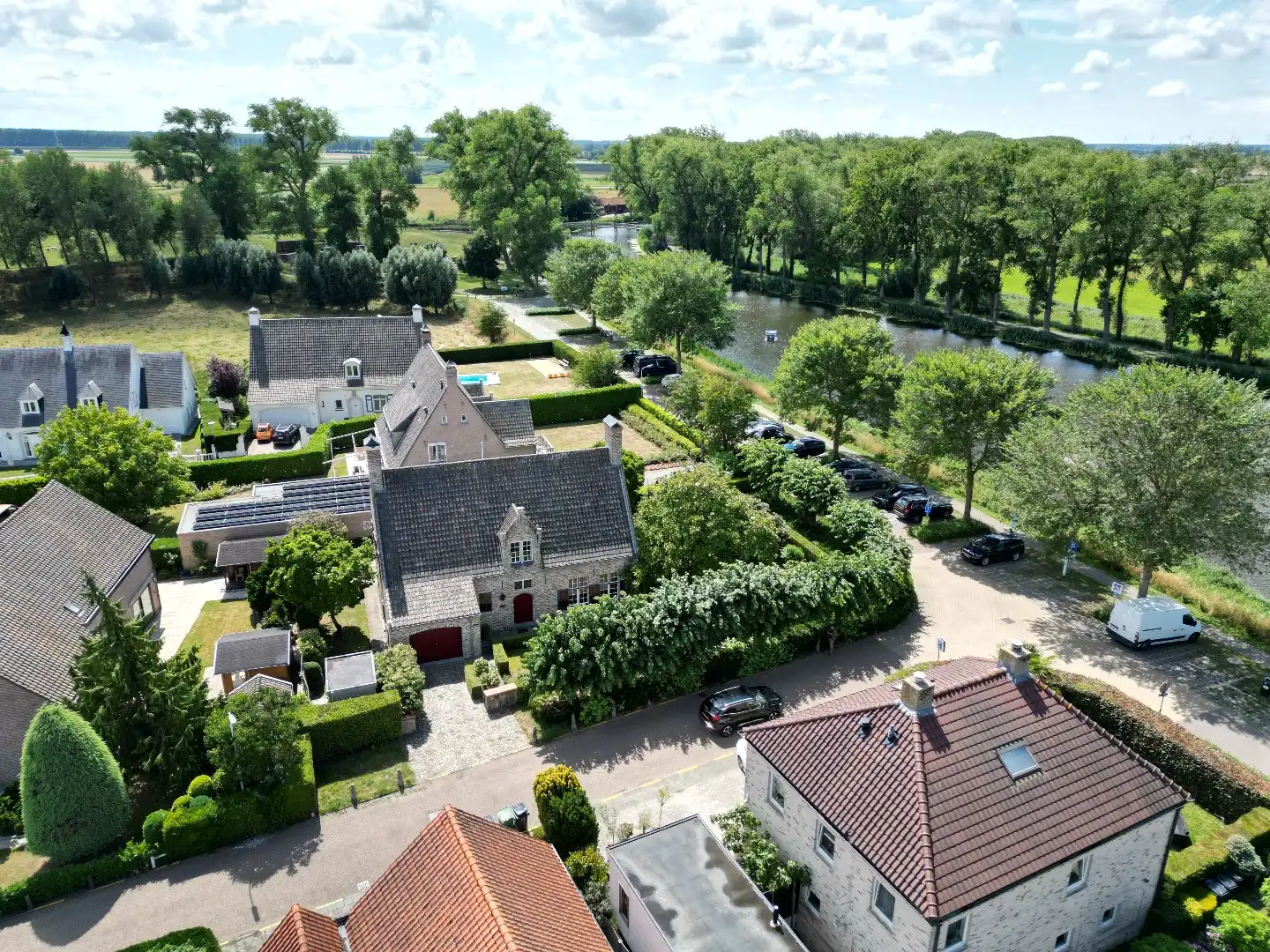 Sluisse Villa aan het water : Onder architectuur gebouwd, wonen aan de Damse Vaart foto 2