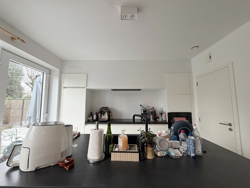 ZEER RECENTE WONING (2024) MET DRIE SLAAPKAMERS, TUIN EN CARPORT foto 4