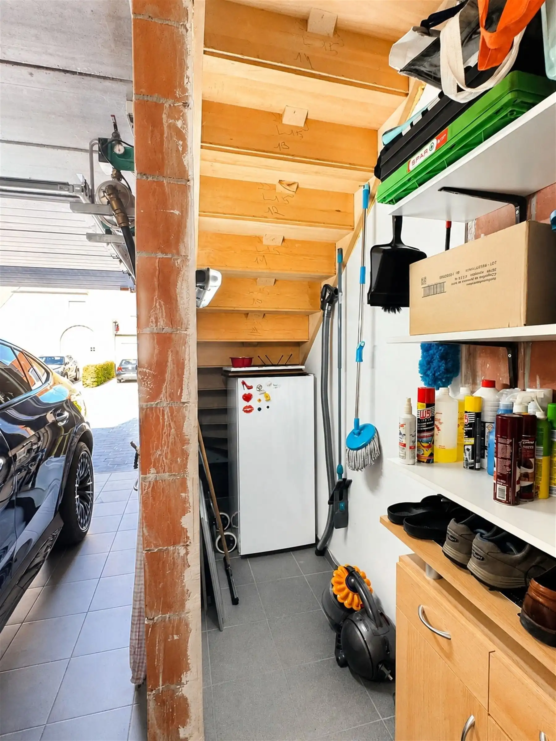 Recente woning met drie ruime slaapkamers en garage foto 18
