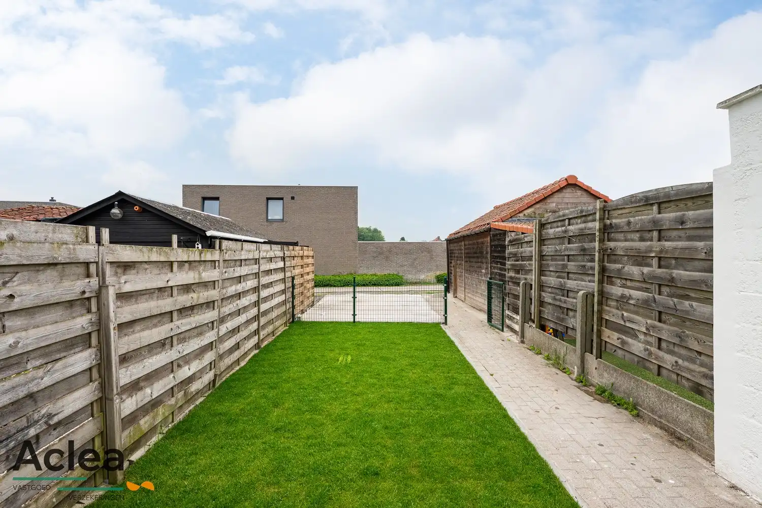 Stijlvol gerenoveerde woning met tuin en parkeerplaats foto 15