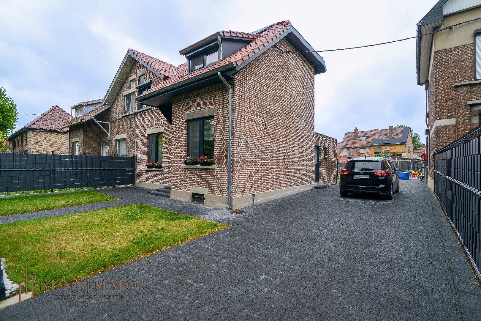 Gerenoveerde halfopen woning met 3 slaapkamers in Genk foto 2