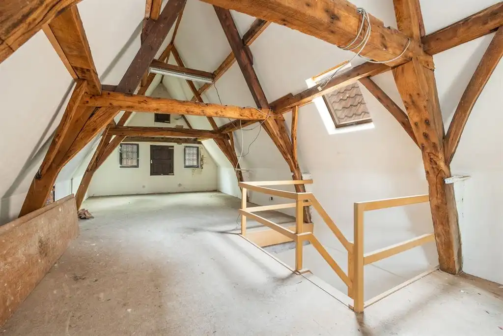  Uniek, karaktervol 16e eeuws gebouw in hartje centrum foto 25