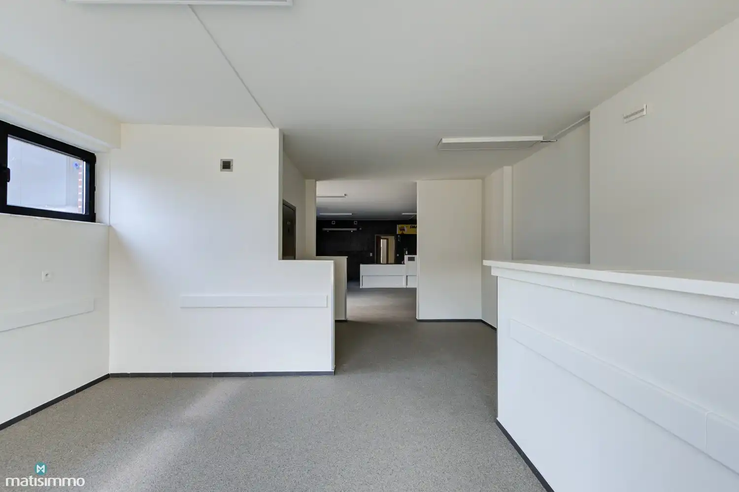 HANDELSGELIJKVLOERS MET DUPLEXAPPARTEMENT VOORZIEN VAN PARKEERGELEGENHEID NABIJ CENTRUM TONGEREN foto 4