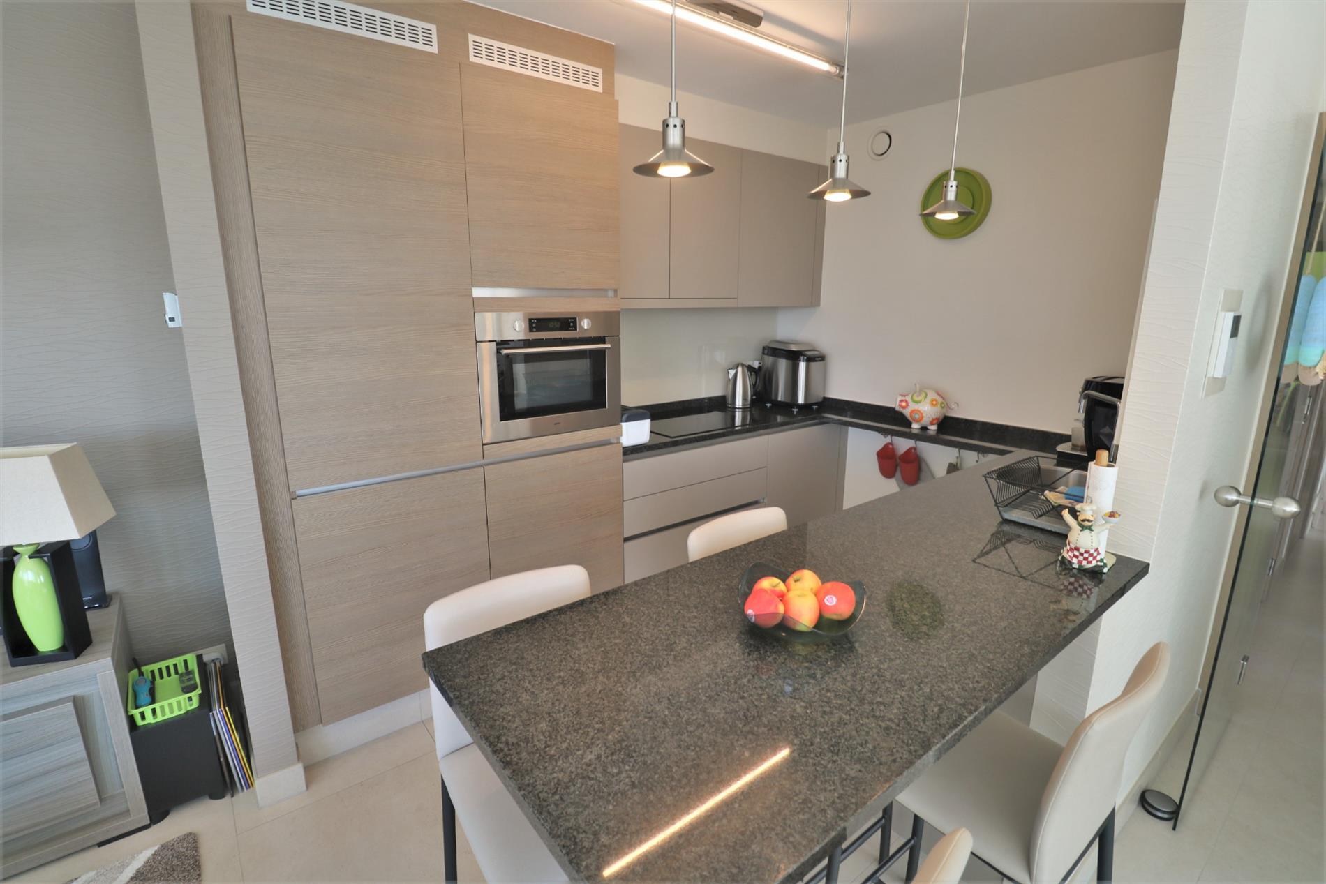 Instapklaar & modern 3 slaapkamer-appartement met zéér ruim zonneterras (45m²) te Bredene-Duinen! foto 7