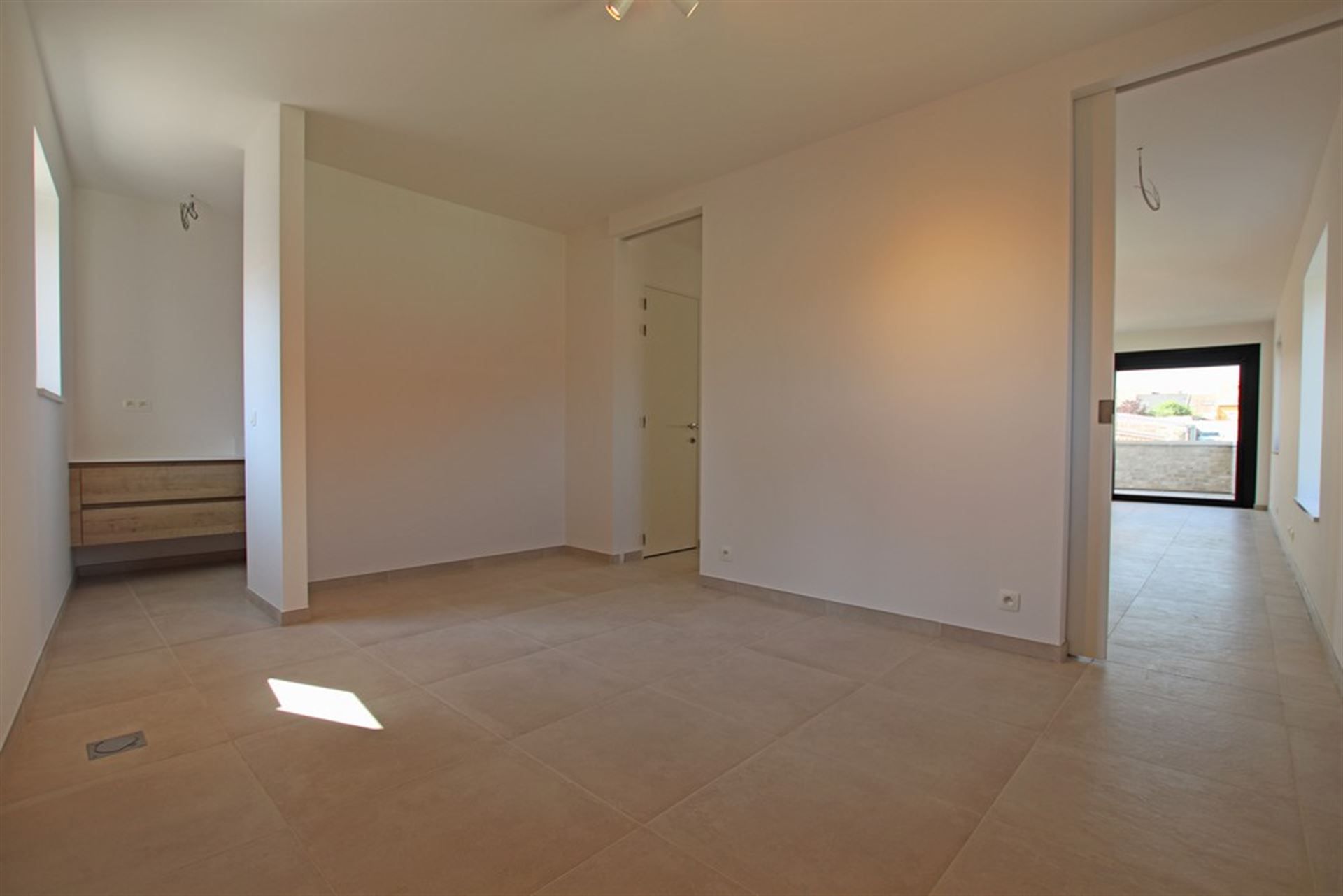 Modern en lichtrijk appartement foto 9