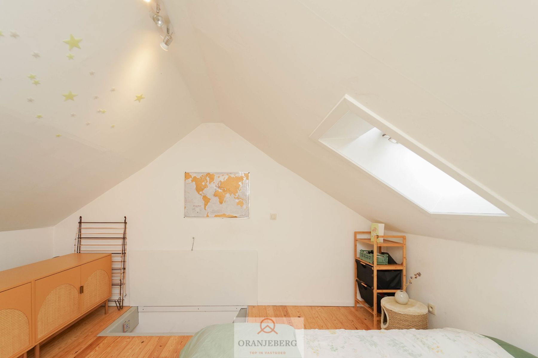 Charmante gerenoveerde woning met terras op topligging! foto 18