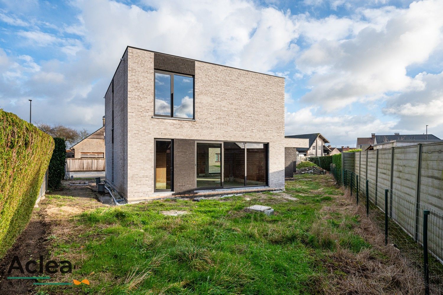 Afgewerkte nieuwbouw villa in een rustige wijk foto 3