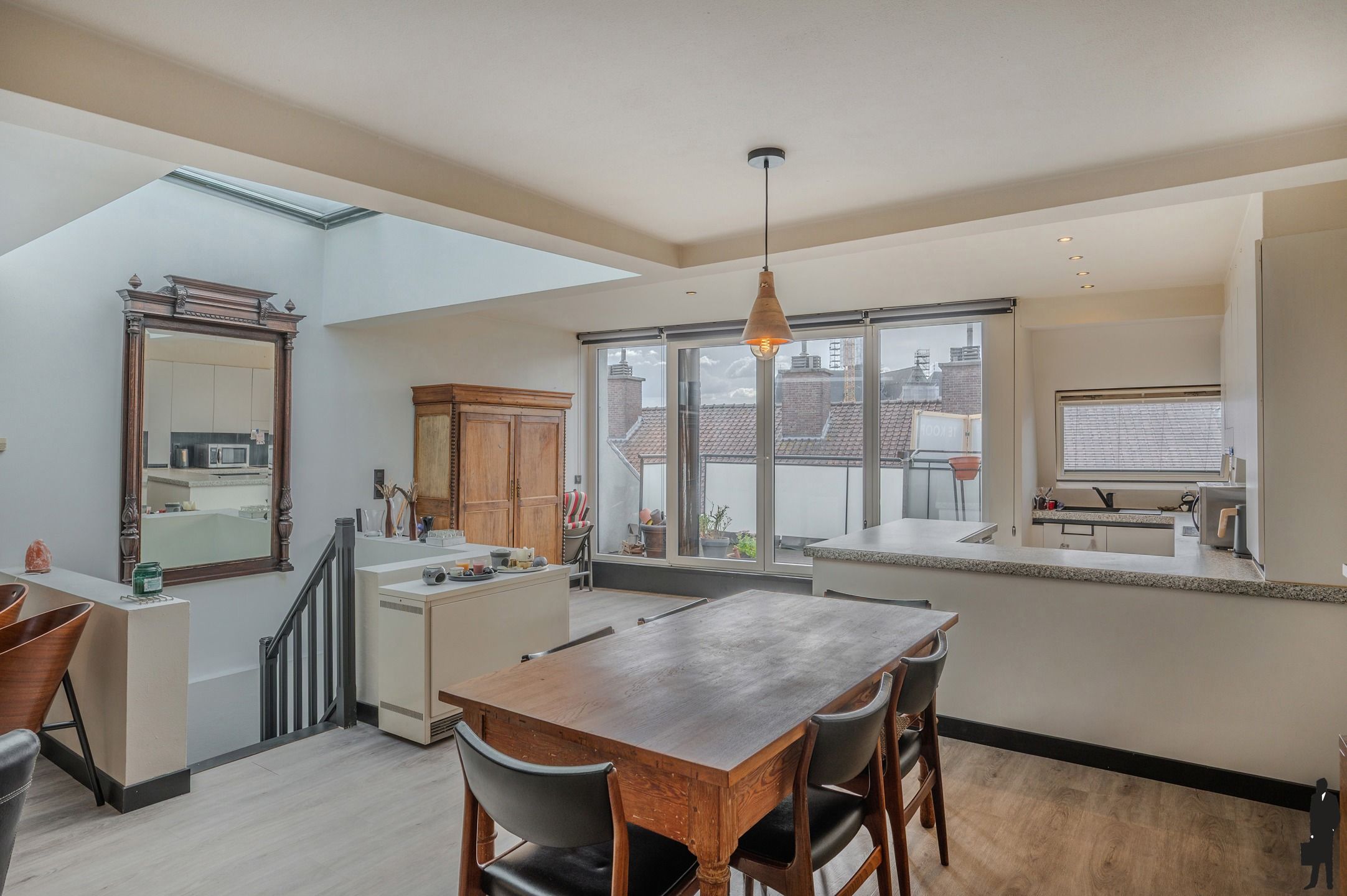 Karaktervol duplex penthouse met charmant terras in historisch Antwerpen foto 3