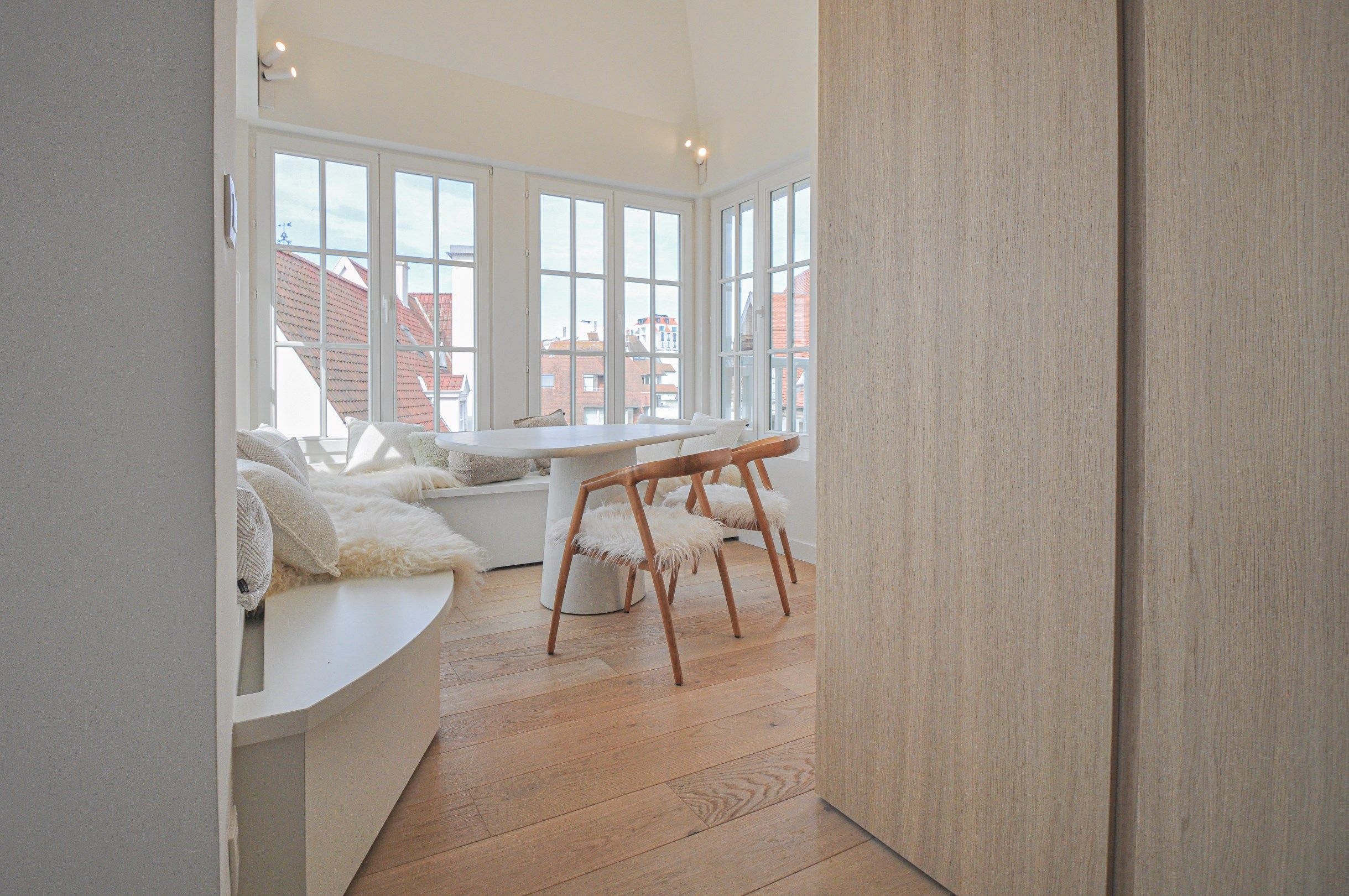 Volledig gerenoveerd appartement met ruime zonneterrassen. foto 8