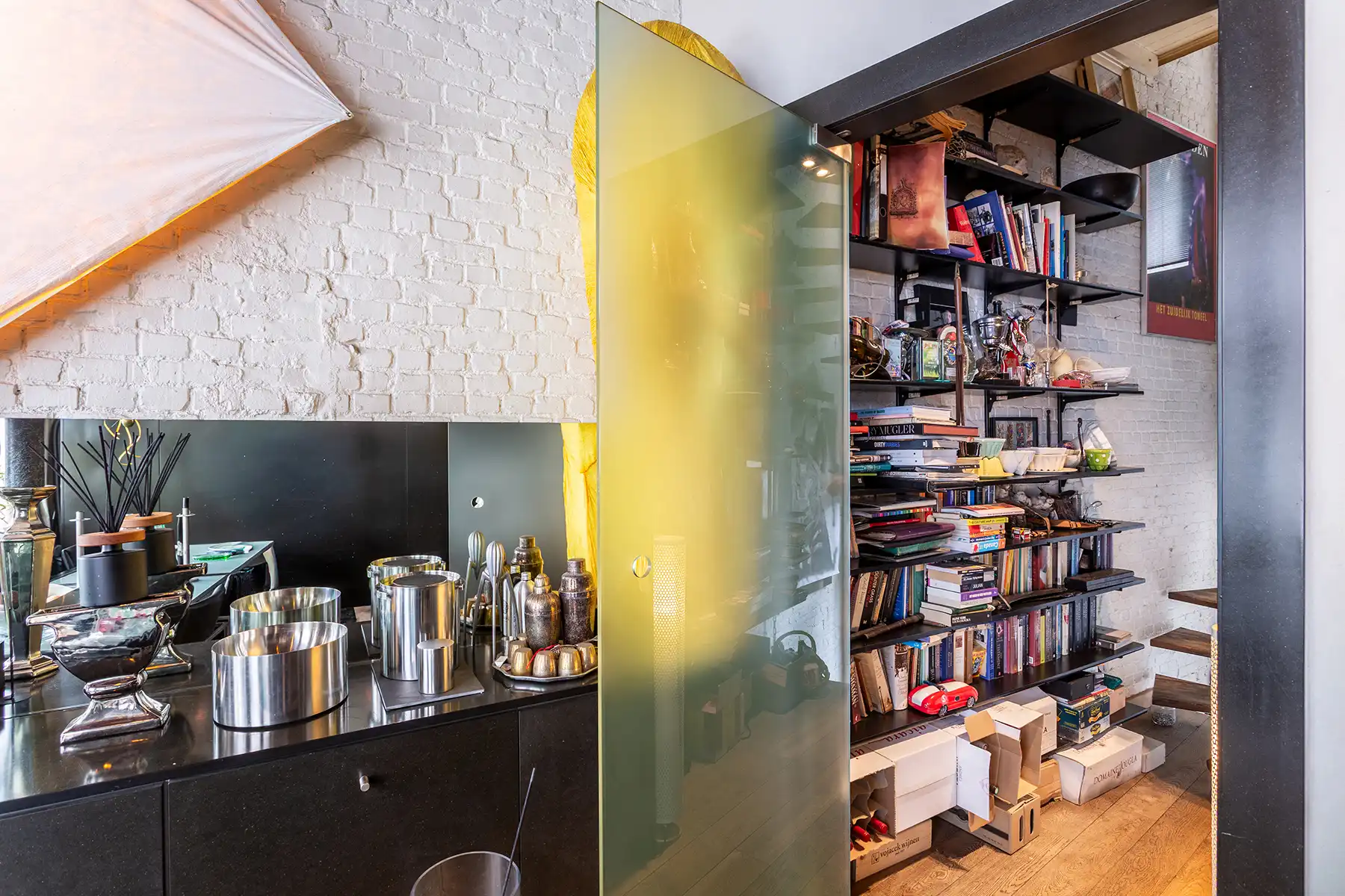 Authentieke woning met winkel en zicht op de Sint Pauluskerk. foto 4