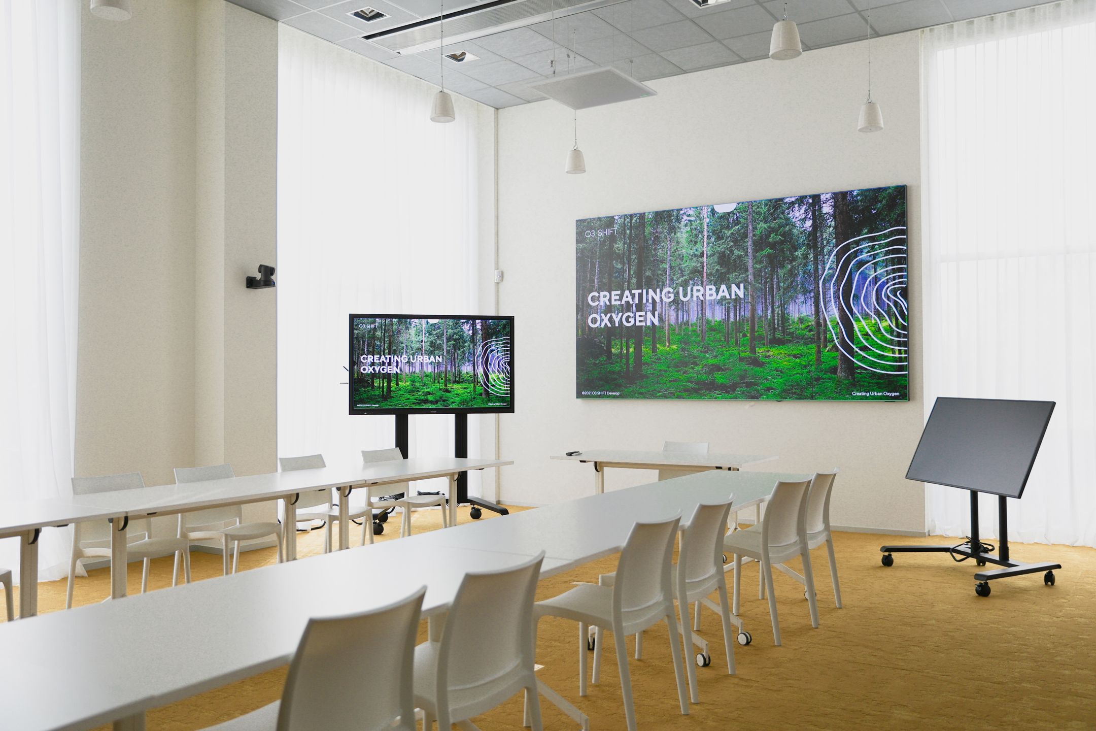 Ruim en Licht Kantoor met Uitzicht op de E313 foto 9