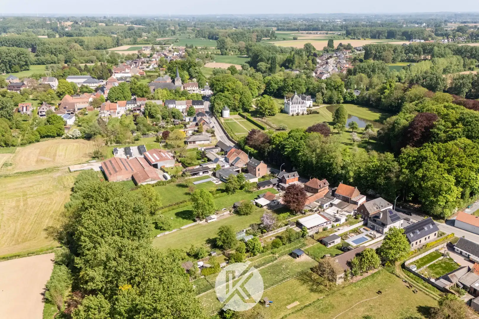 Interessante renovatiewoning op uniek perceel foto 4