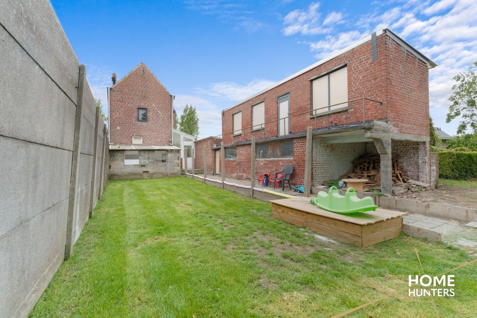 Alleenstaande woning met bijgebouwen op 1050 m² foto 22
