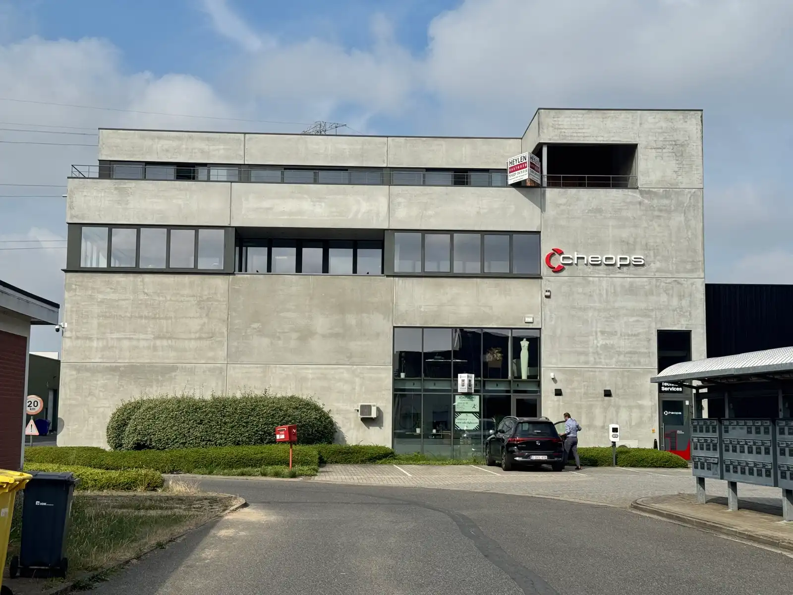 Kantoorruimte van ca. 400 m² te huur | Herentals foto {{pictureIndex}}