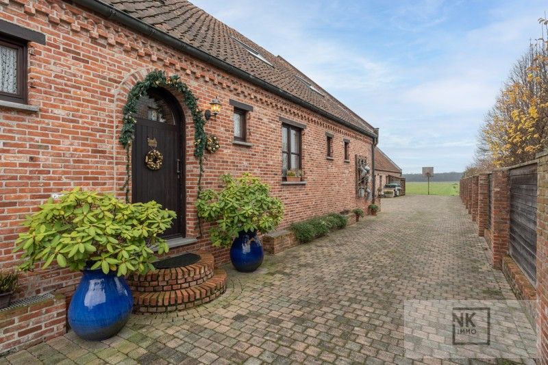 Charmante fermette woning met 4 slaapkamers, bureau en ruime werkplaats op een prachtig perceel in Arendonk! foto 5
