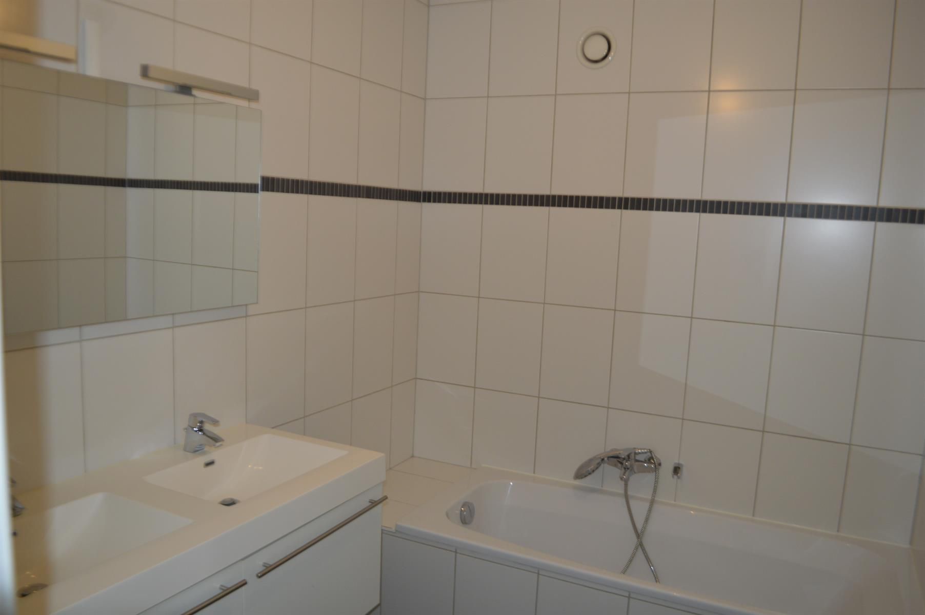 WICHELEN - Ruim duplexappartement vlakbij het station. foto 15