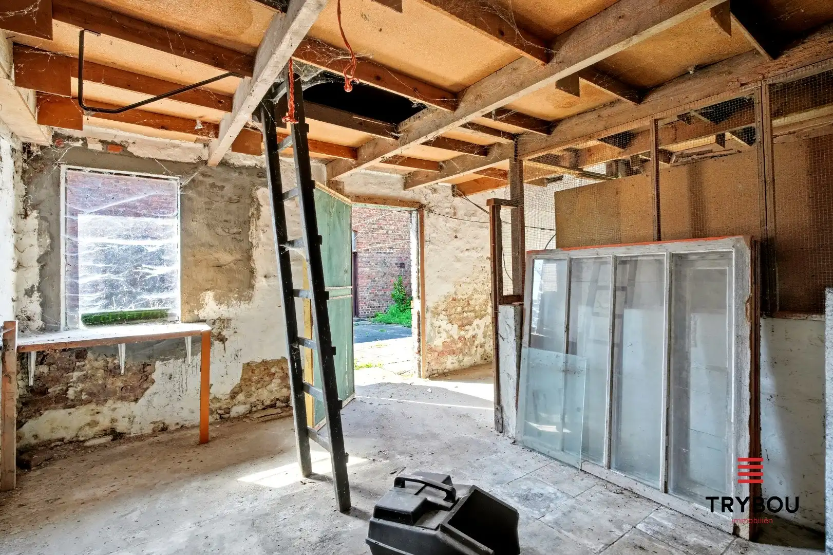 Te renoveren ruime halfopen bebouwing op een perceel van 1491m² met 7 slaapkamers! foto 21