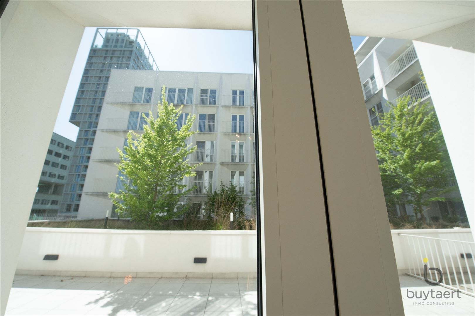 Luxe 3 slpk appartement met een gigantisch terras met zicht op het Kempisch dok. foto 37