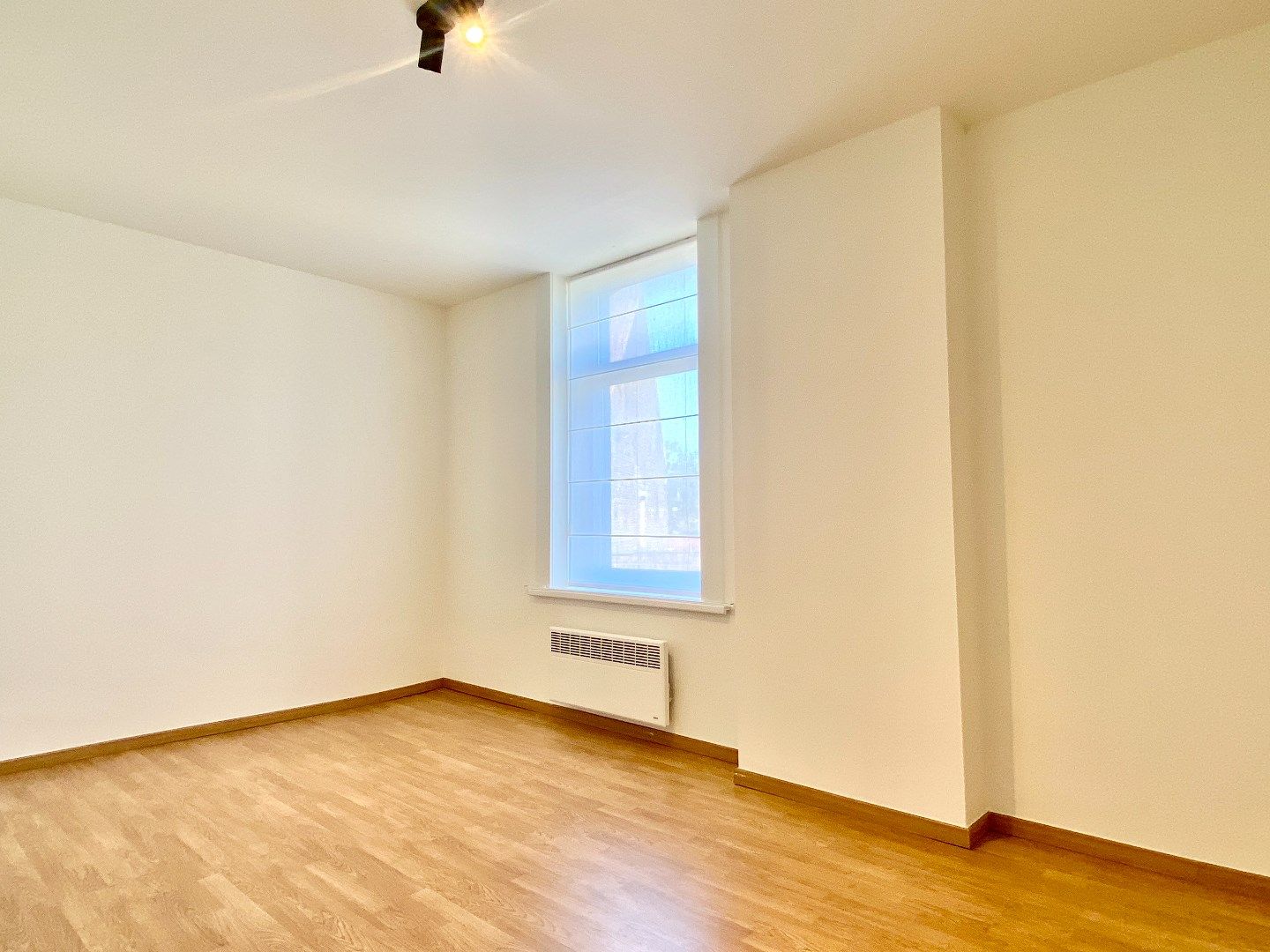 Ruim 1-slaapkamerappartement met veel lichtinval in het centrum van Kuurne foto 6