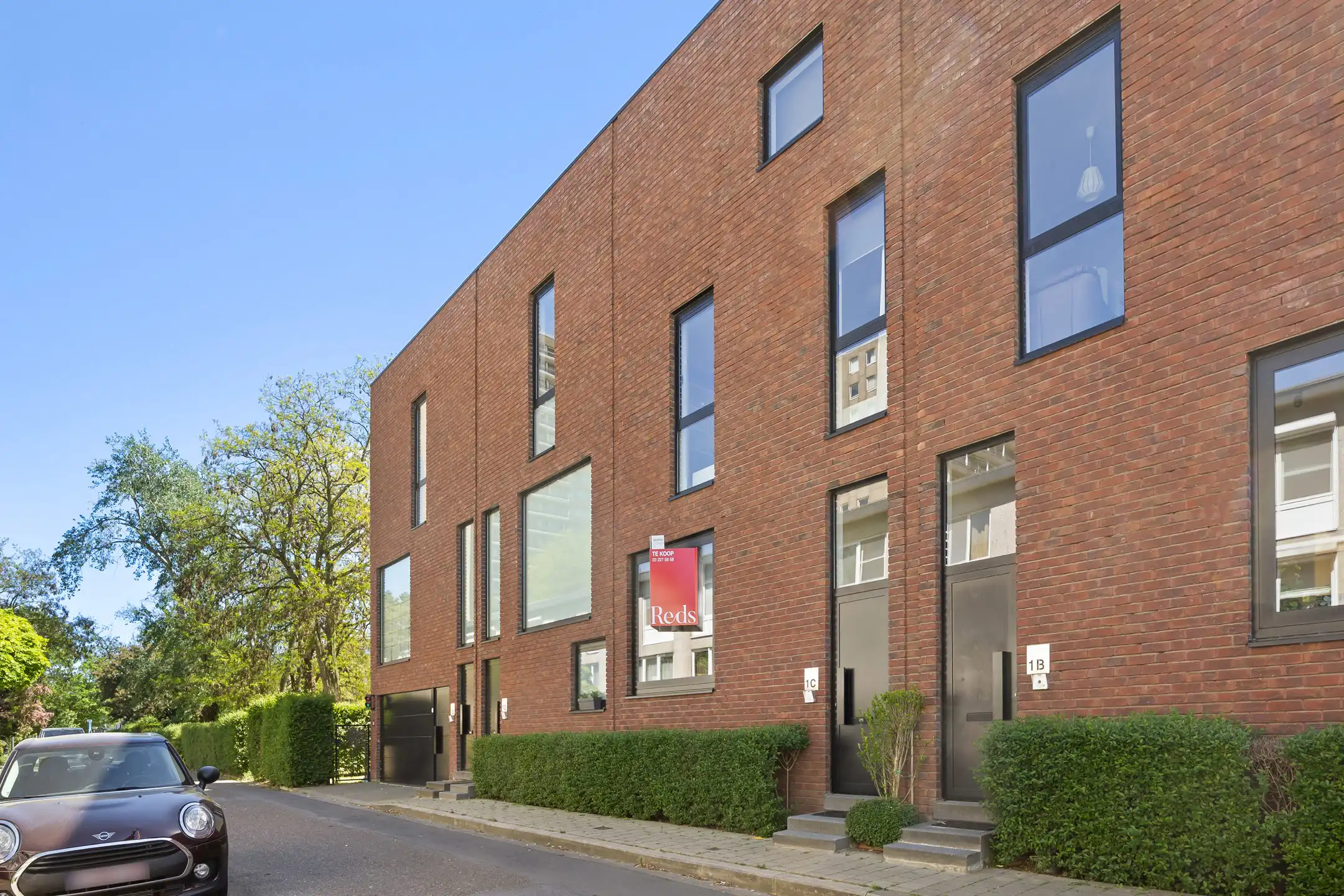 zeer verzorgde woning met 3 slaapkamers, groot terras en ondergrondse parkeerplaats foto 2
