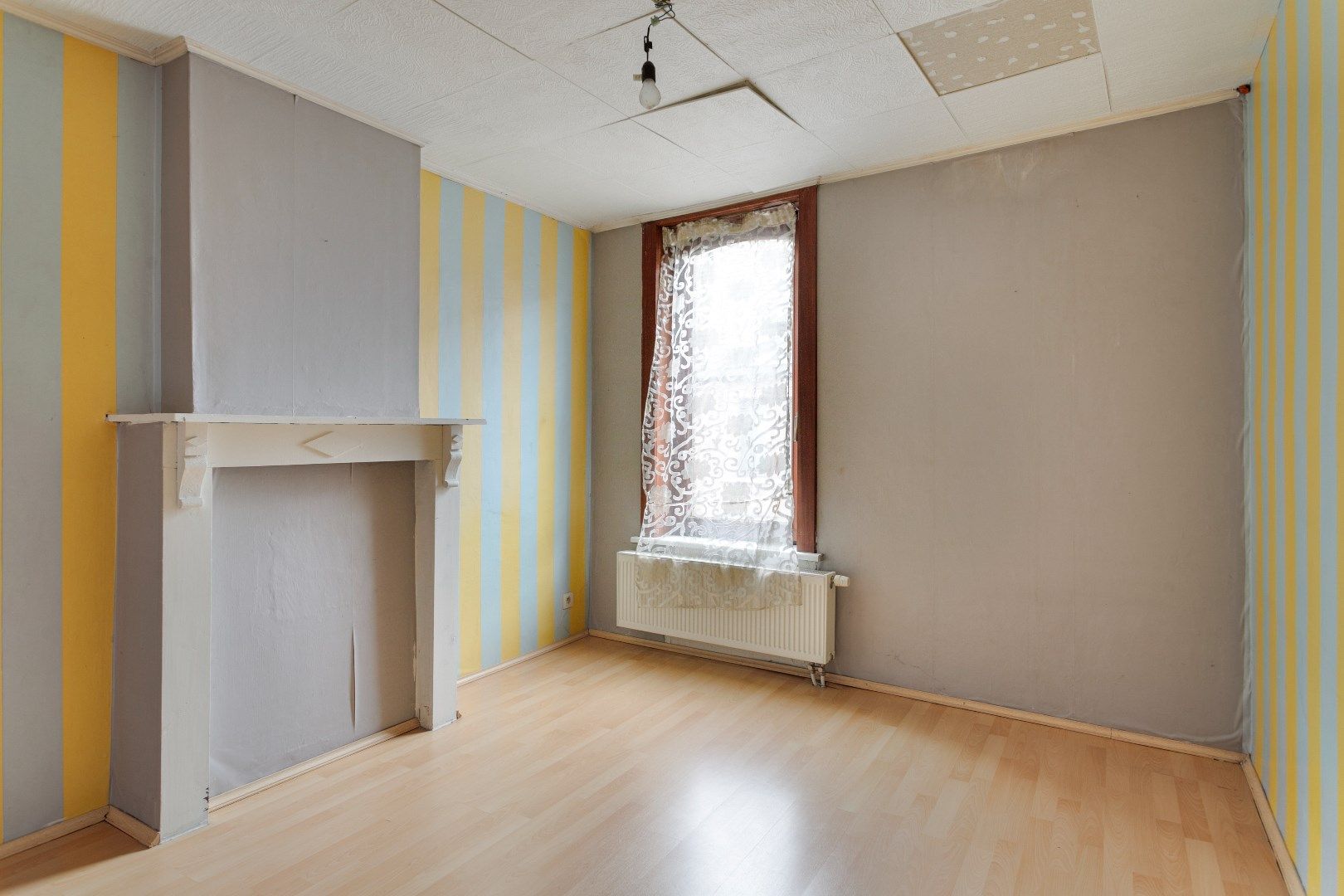 Ruime op te knappen woning met grote tuin foto 13