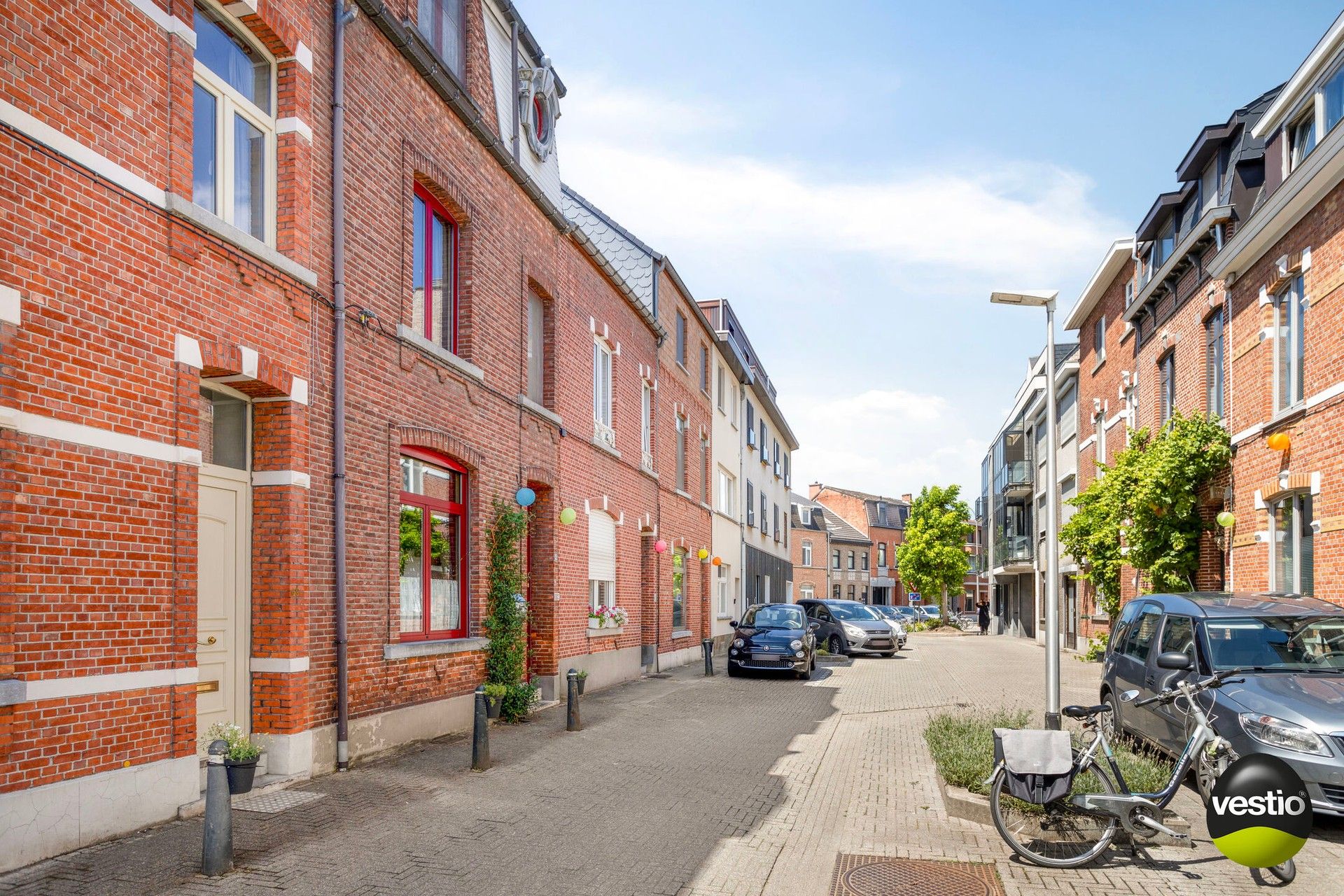 Schitterend gelegen stadswoning met grote tuin en mogelijkheid tot aankoop garagebox! foto 2