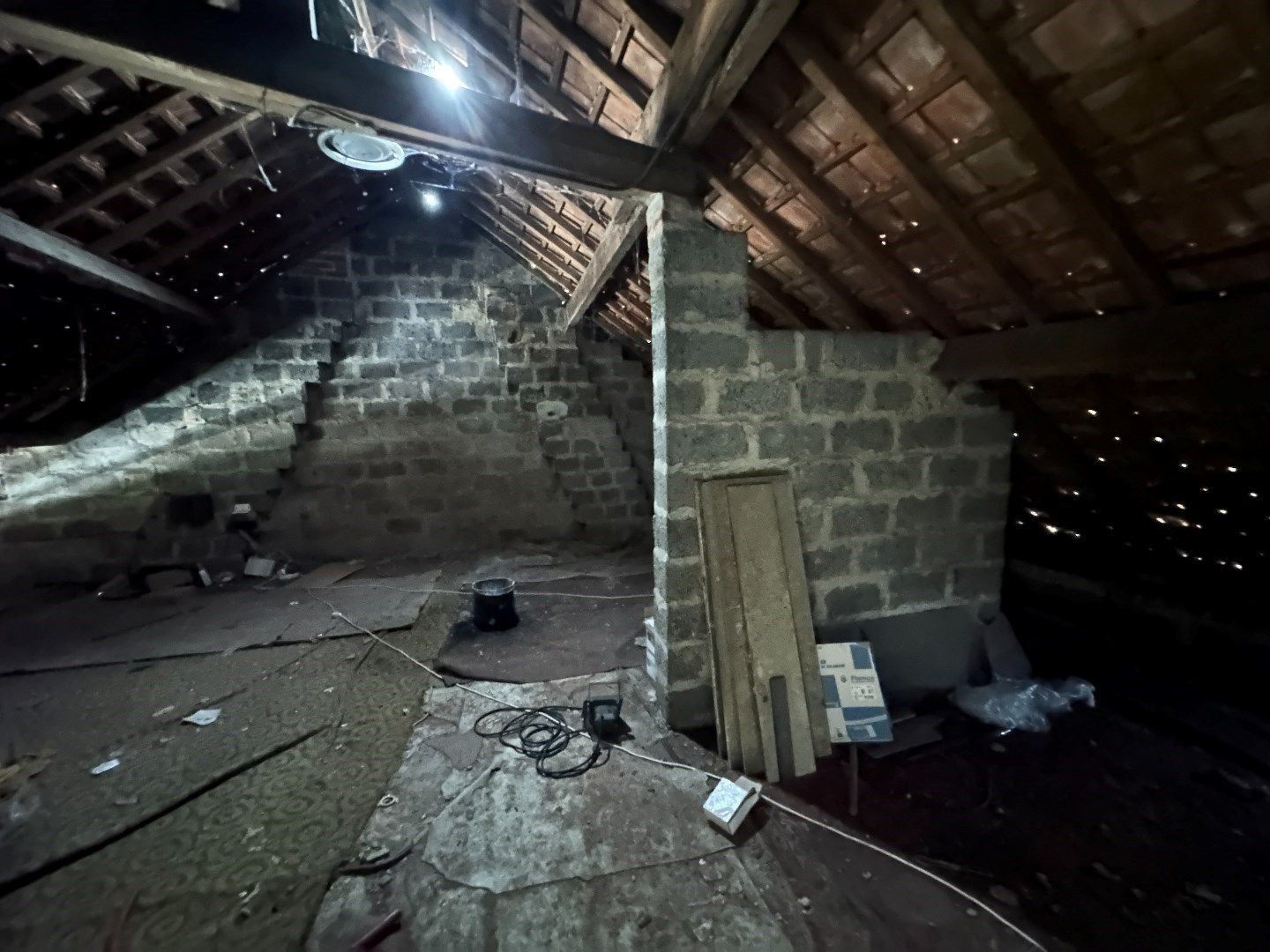 Te renoveren vrijstaande woning met 400m² Magazijn op 7a85ca perceel foto 7